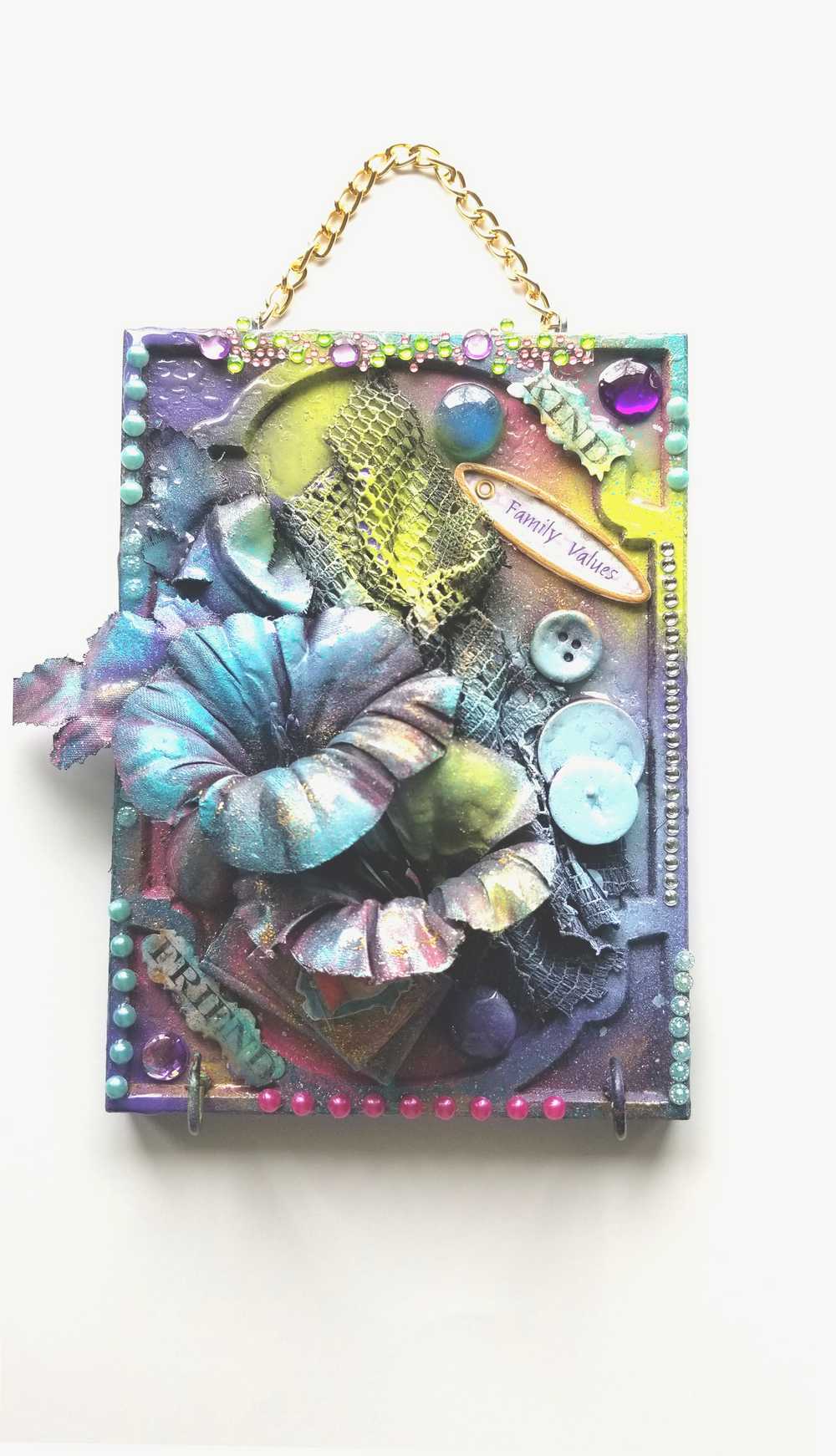 "Kind Friend" Home Decor, Wall Plaque With Flowers and Hooks for Your Keys or Jewelry