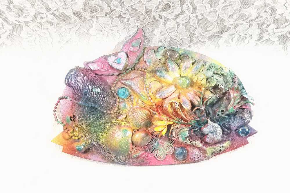 Wooden Oval Wall Hanging, Plaque with Seashells and Angel Wings