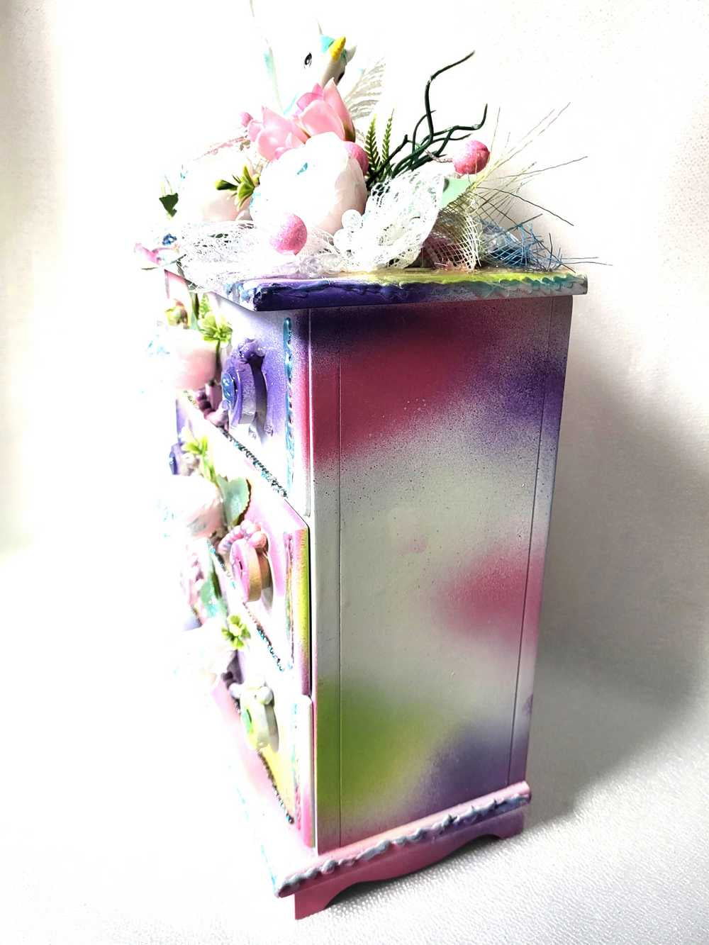 Girls, Ladies Jewelry Box with Pink Roses, a Unicorn, Glittery Lace and Glass Cabochons