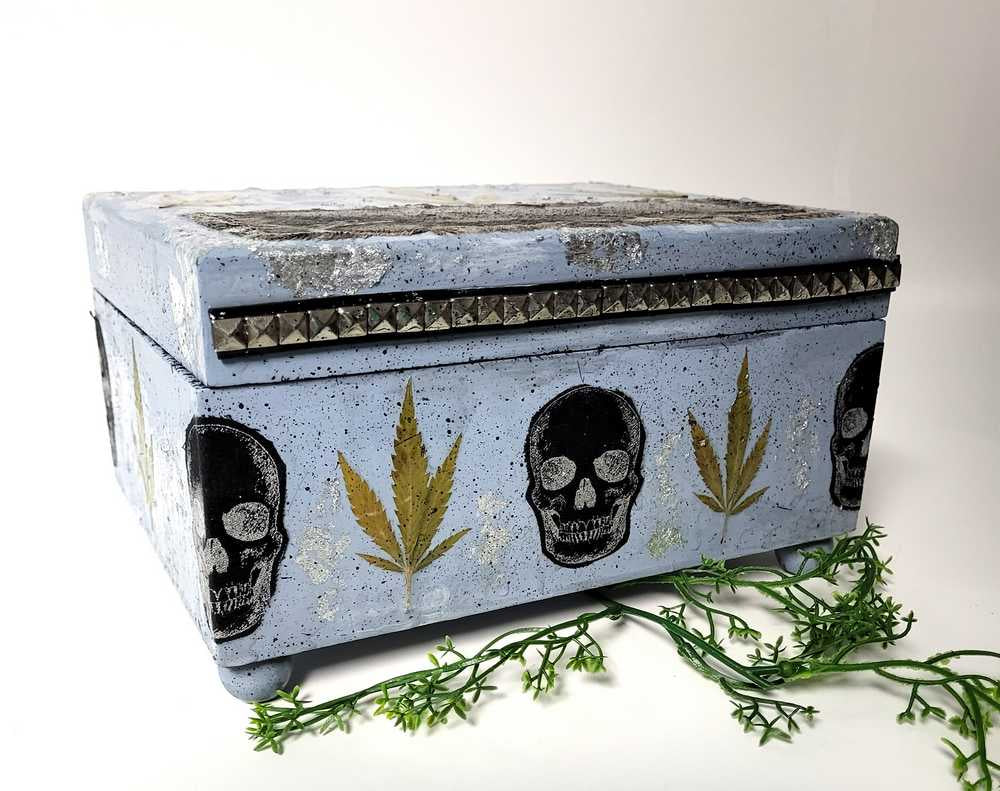 Skull Jewelry/Stash Box, Original Art Piece, One of a Kind, Trinket Box, Treasure Chest