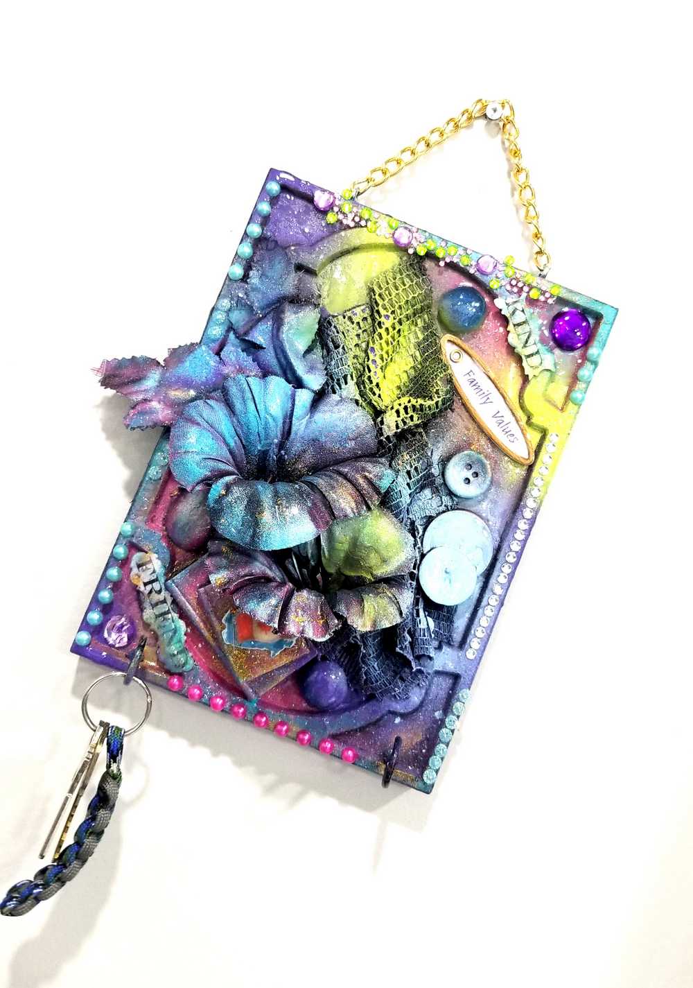 "Kind Friend" Home Decor, Wall Plaque With Flowers and Hooks for Your Keys or Jewelry