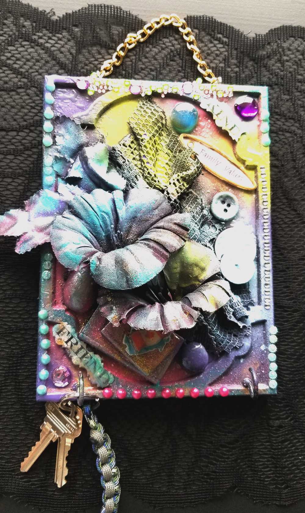 "Kind Friend" Home Decor, Wall Plaque With Flowers and Hooks for Your Keys or Jewelry