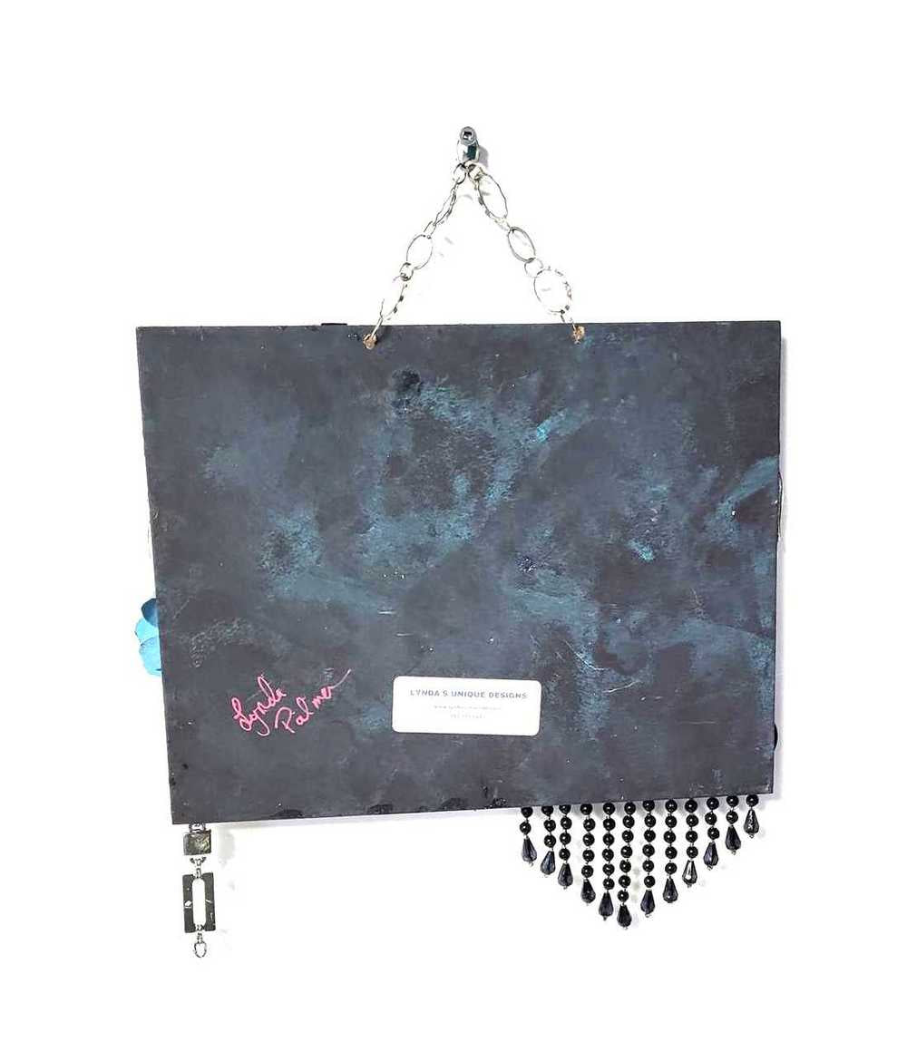 Wall Decor Using Pieces of Fabric, Recycled Jewelry, Chains & Flowers