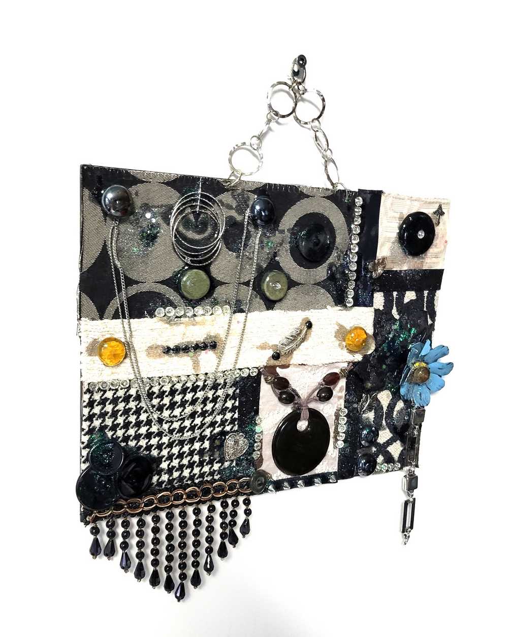 Wall Decor Using Pieces of Fabric, Recycled Jewelry, Chains & Flowers