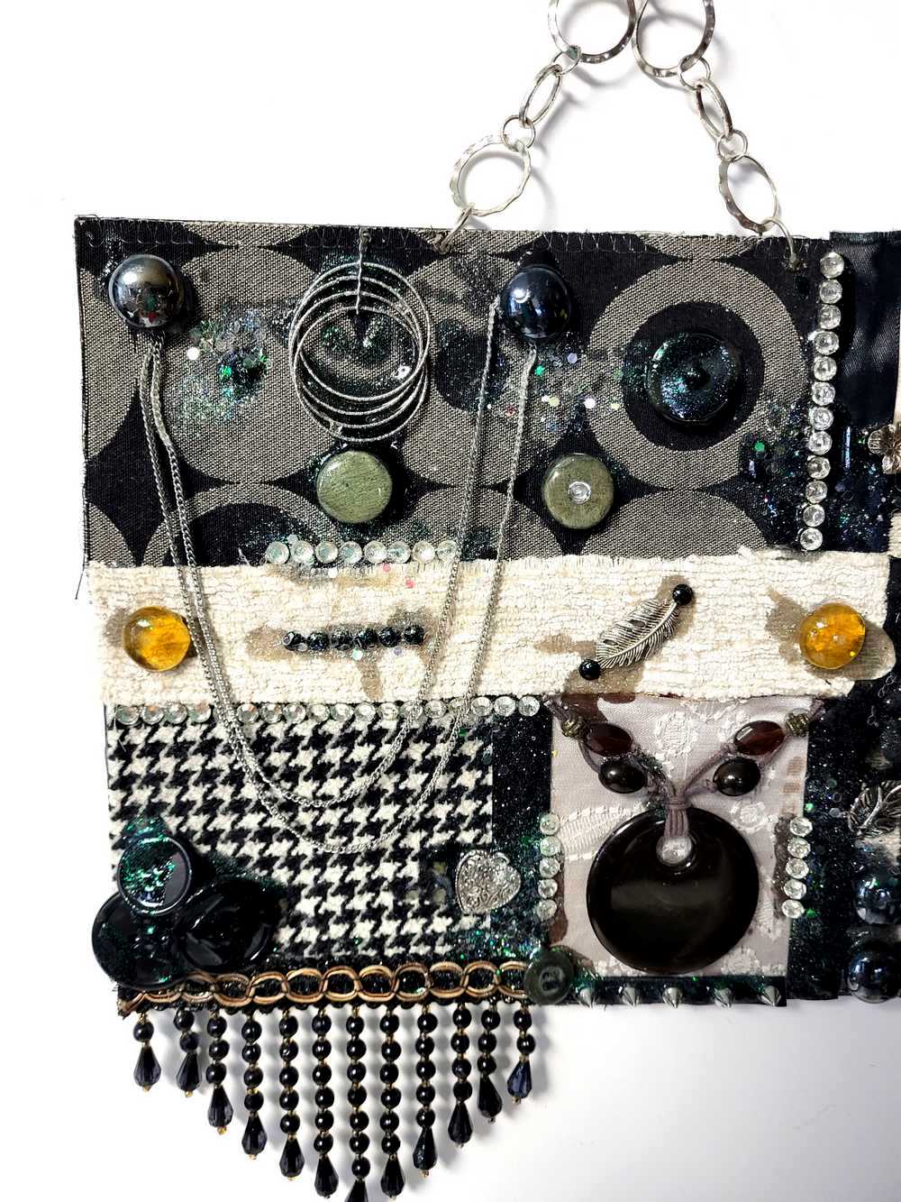Wall Decor Using Pieces of Fabric, Recycled Jewelry, Chains & Flowers