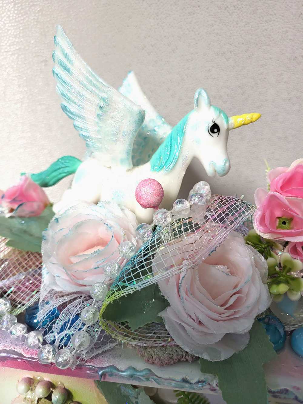 Girls, Ladies Jewelry Box with Pink Roses, a Unicorn, Glittery Lace and Glass Cabochons
