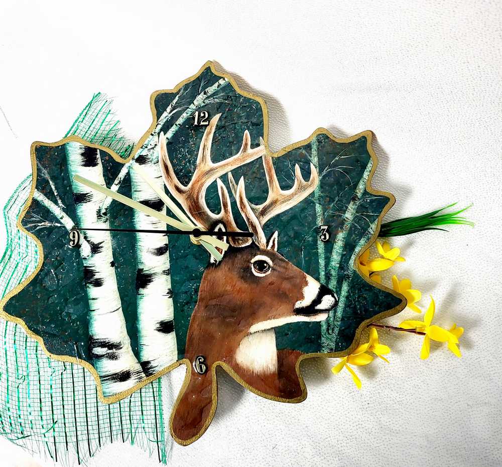 10 Point Buck, Hand Painted, Original Design Deer Clock on Wooden Leaf
