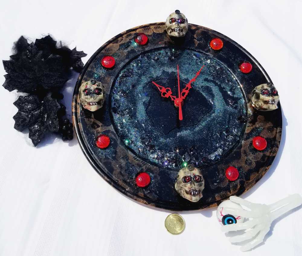 Round 31 cm Black Goth Clock with 4 Skulls and Red Cabochons for Numbers