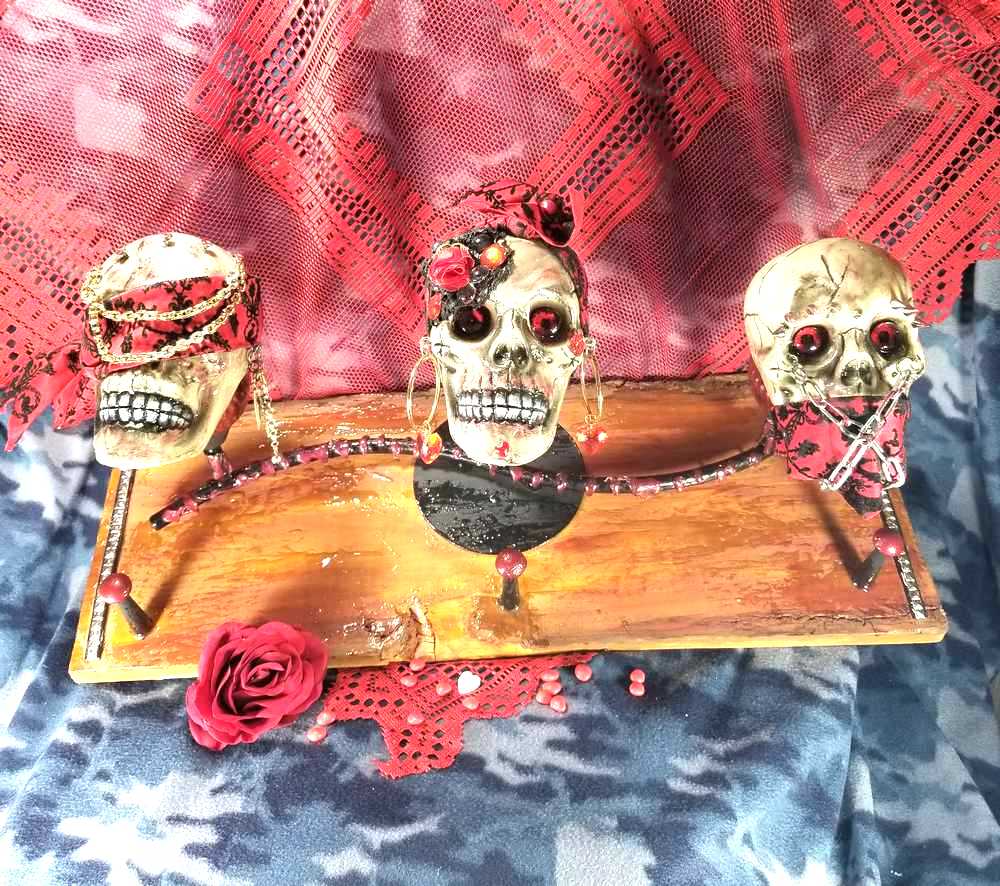 Unique See No Evil, Hear No Evil, Speak No Evil Skull Wall Peg Rack