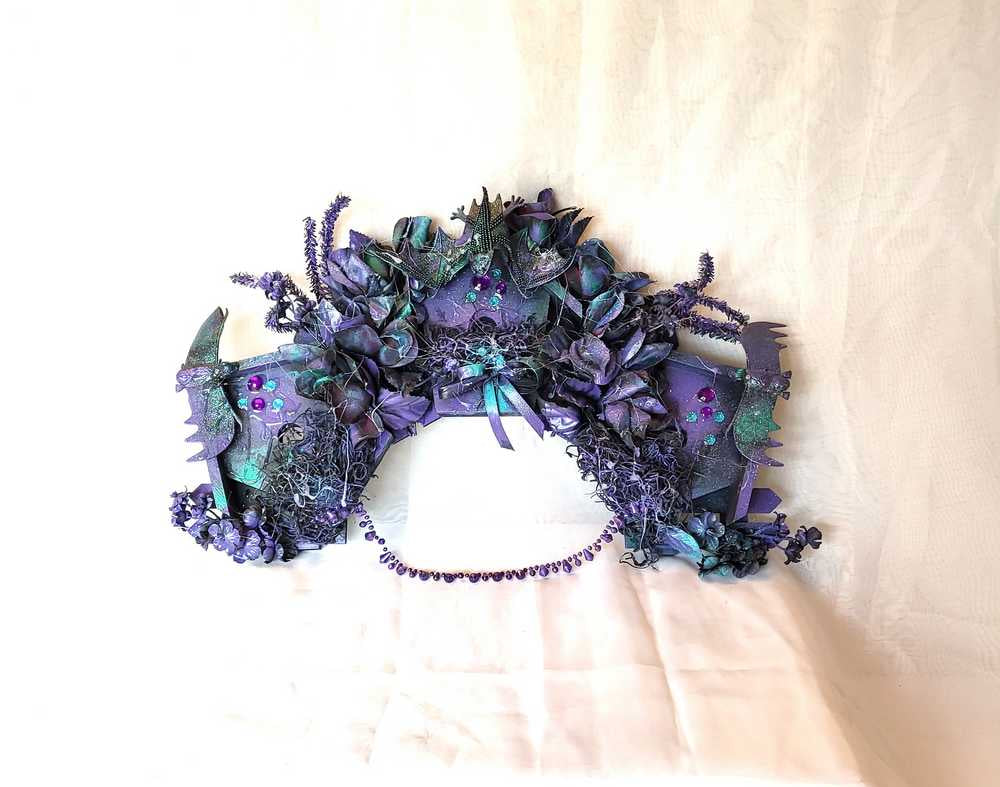 Decorative Wreath, 3 Wood Bat Houses with Bats in Purple and Black