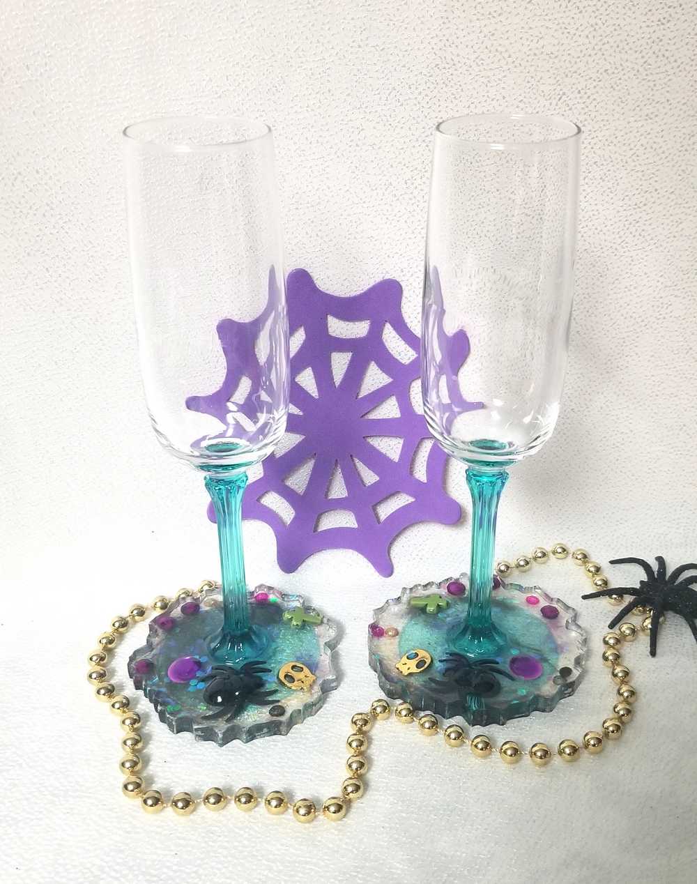 Long Stem Teal Wine Glass With a Spider and Skull