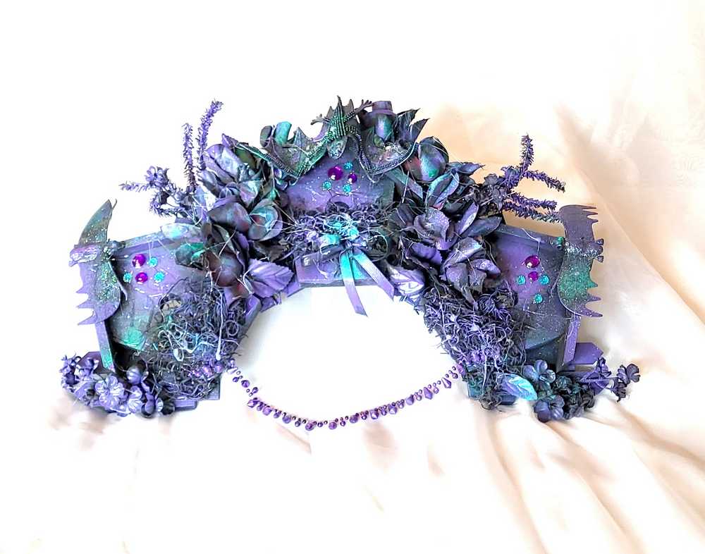 Decorative Wreath, 3 Wood Bat Houses with Bats in Purple and Black