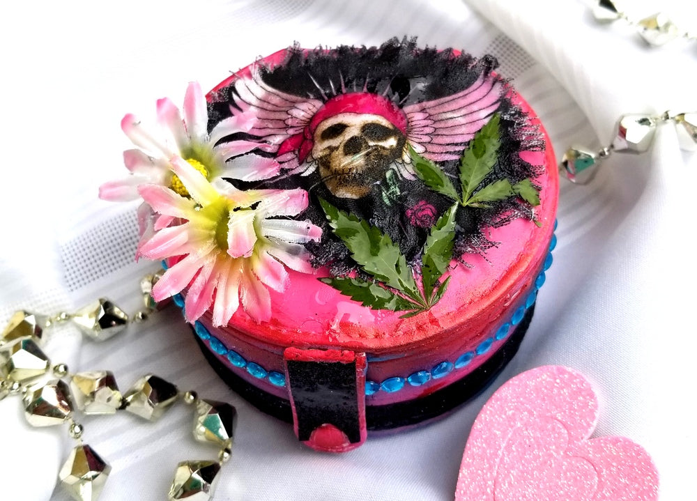 Travel Pink Skull Jewelry Box with a Daisy and Pot Leaves