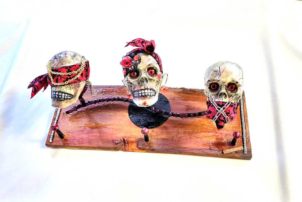 Unique See No Evil, Hear No Evil, Speak No Evil Skull Wall Peg Rack