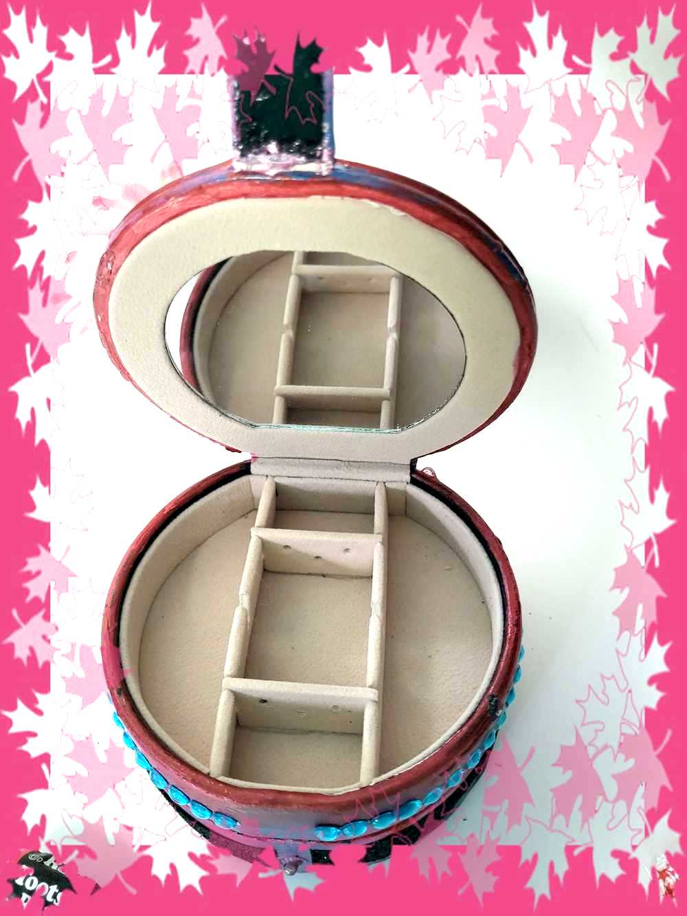 Travel Pink Skull Jewelry Box with a Daisy and Pot Leaves