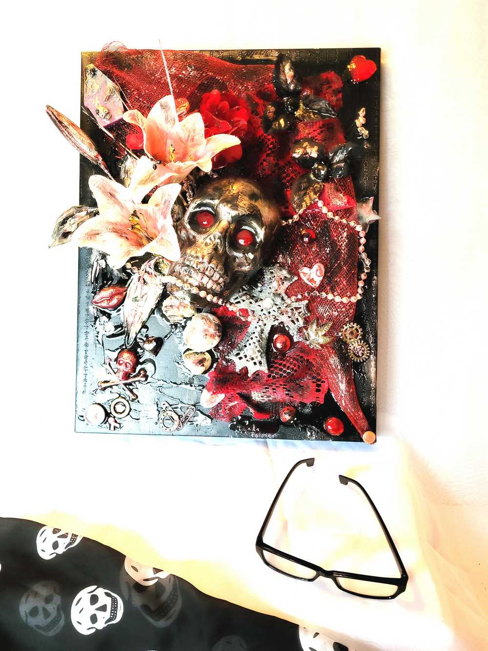 3D Skull and White Lilies, 45 x 36 x 18 cm on Black and Red Canvas