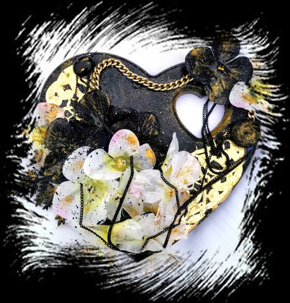 Wooden Heart Wall Plaque, Black and White Flowers, Gold Colored Chains and Paper