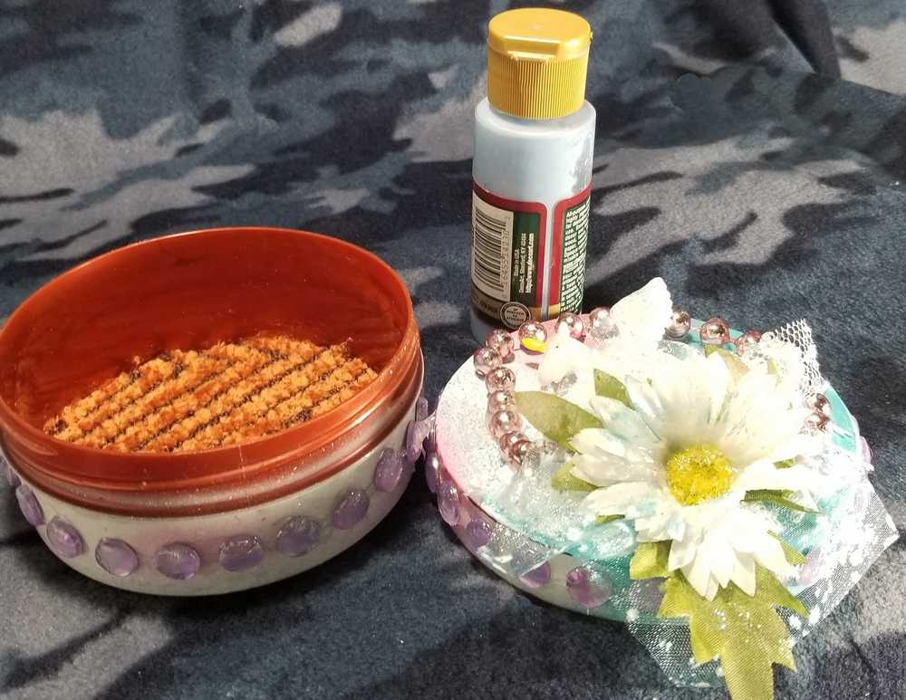 Recycled Round Jewelry Box with a Flying Pink Unicorn and a Daisy