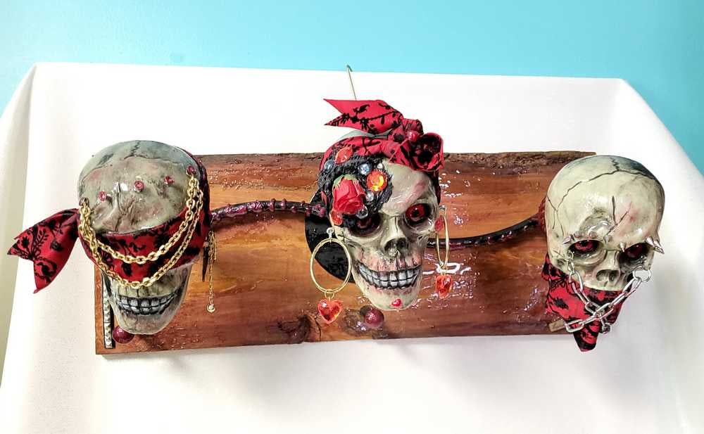 Unique See No Evil, Hear No Evil, Speak No Evil Skull Wall Peg Rack