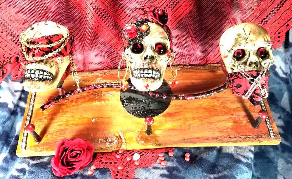 Unique See No Evil, Hear No Evil, Speak No Evil Skull Wall Peg Rack