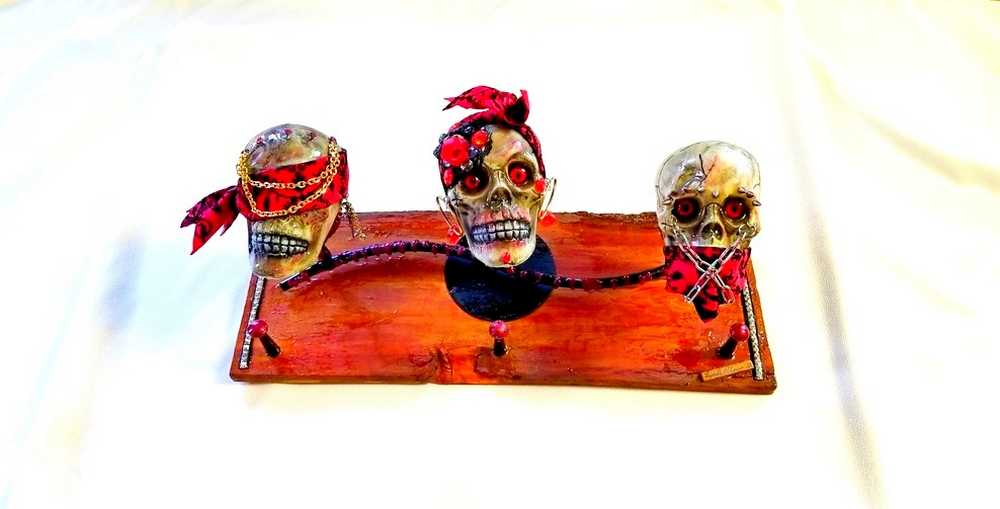 Unique See No Evil, Hear No Evil, Speak No Evil Skull Wall Peg Rack