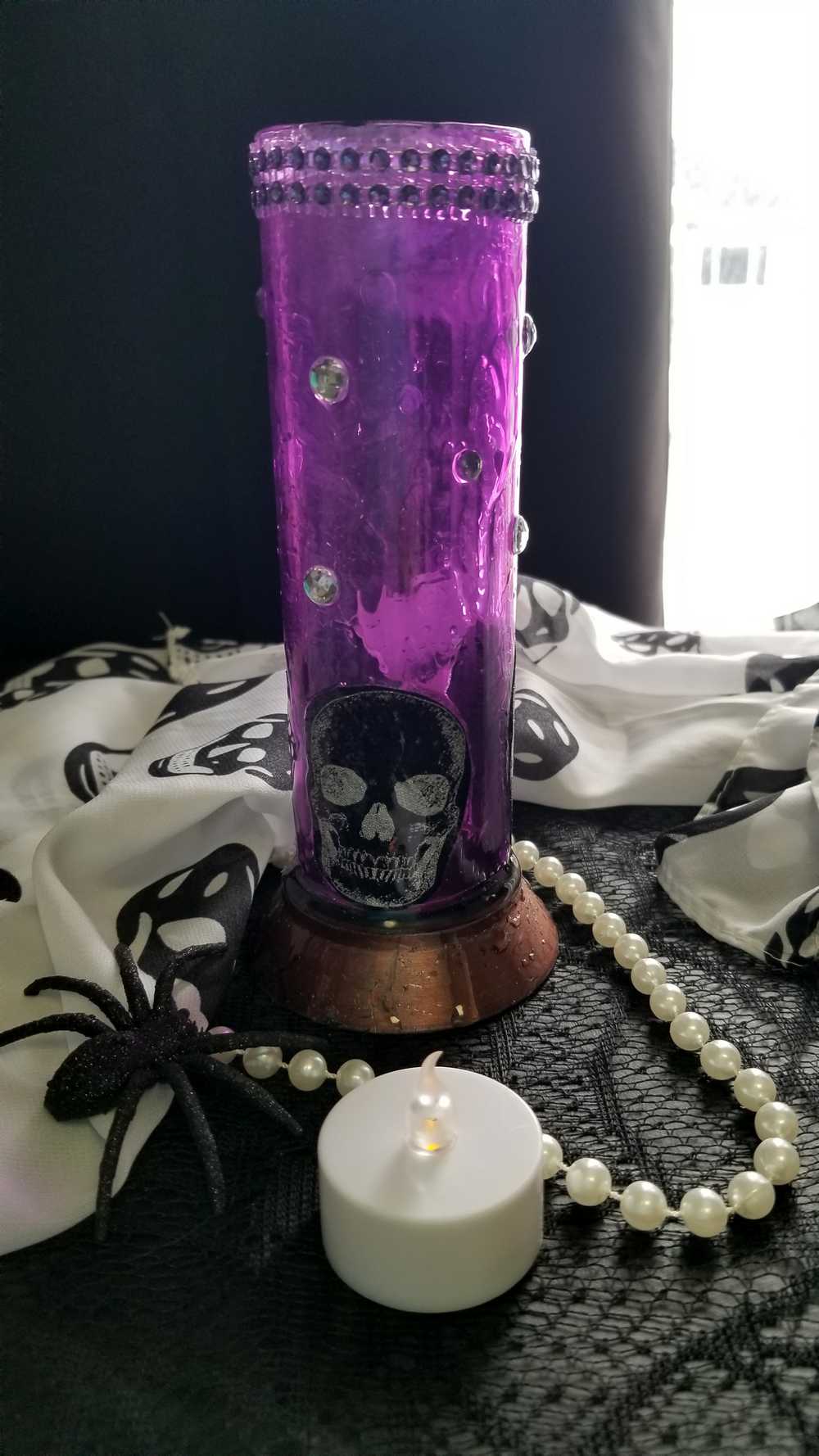 18 cm Tall Purple Glass Flower Vase with Skulls