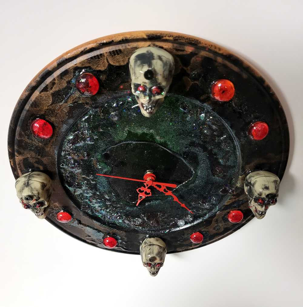 Round 31 cm Black Goth Clock with 4 Skulls and Red Cabochons for Numbers