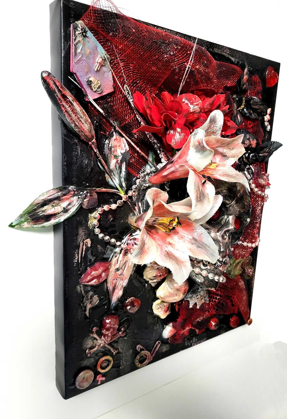 3D Skull and White Lilies, 45 x 36 x 18 cm on Black and Red Canvas