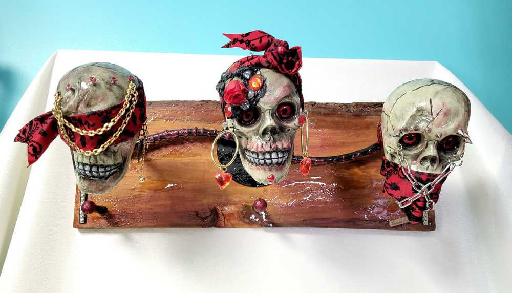 Unique See No Evil, Hear No Evil, Speak No Evil Skull Wall Peg Rack
