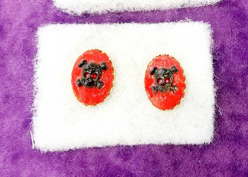 Red Porcelain Pierced Earrings with Black Skull & Bones