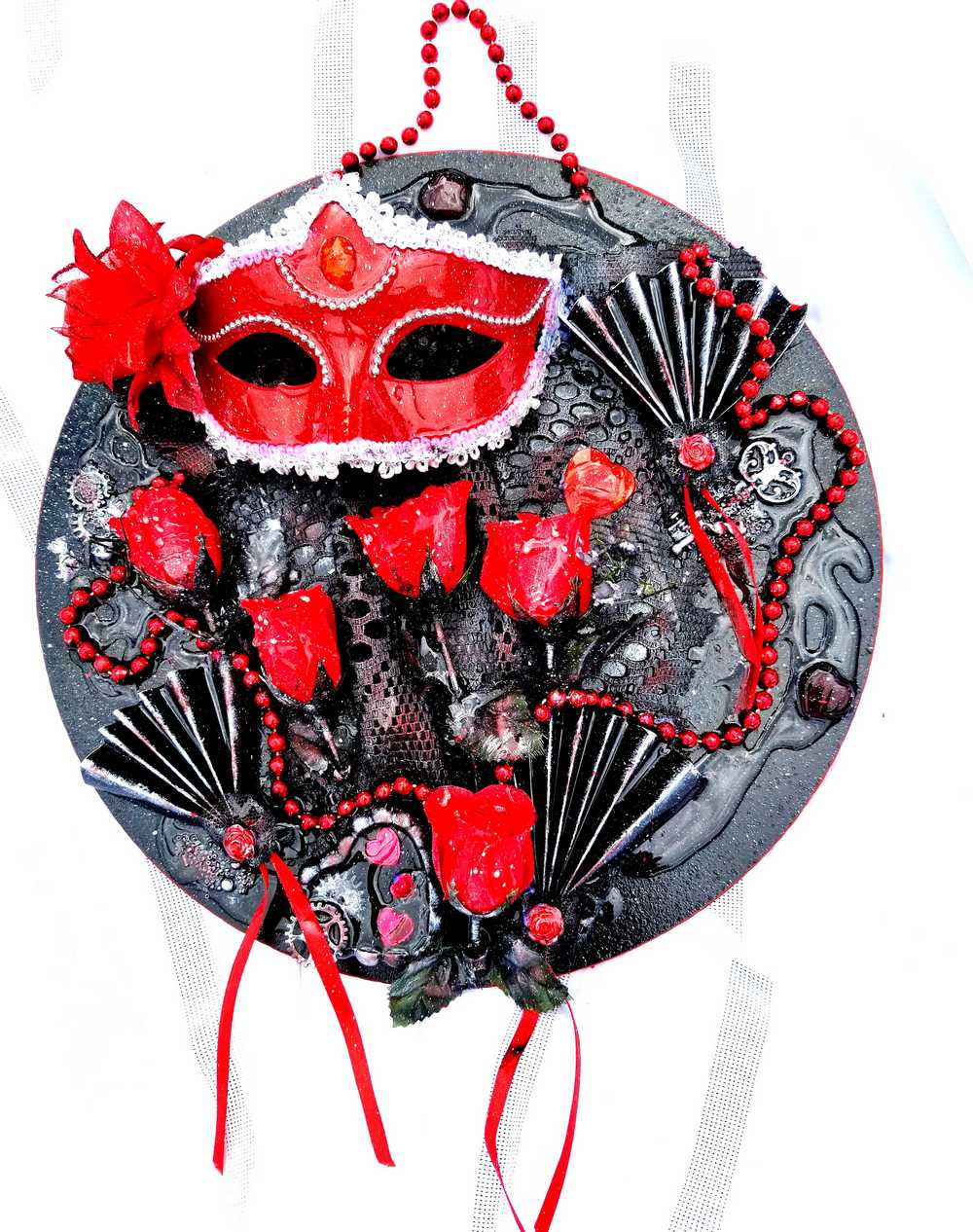 Black Round Wall Plaque with Red Mask, Maskuerade Ball, Phanthom of the Oprea, Masquerade Ball