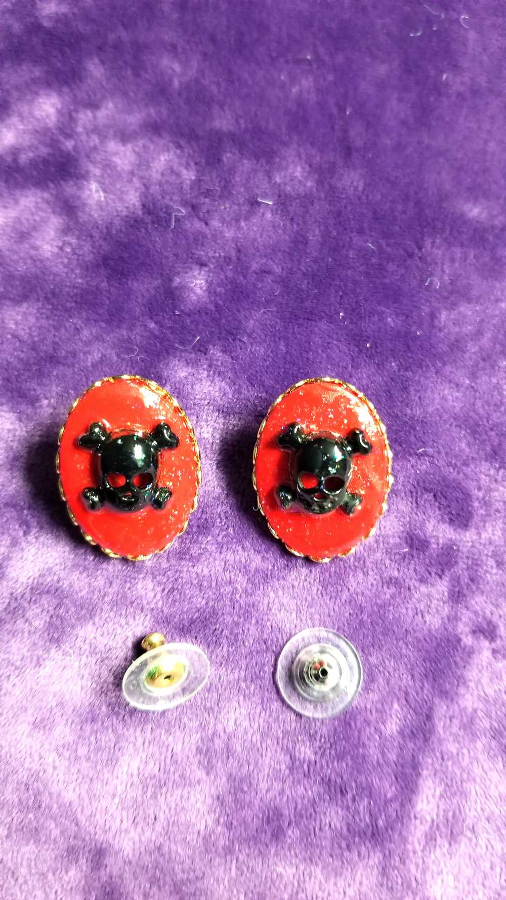 Red Porcelain Pierced Earrings with Black Skull & Bones