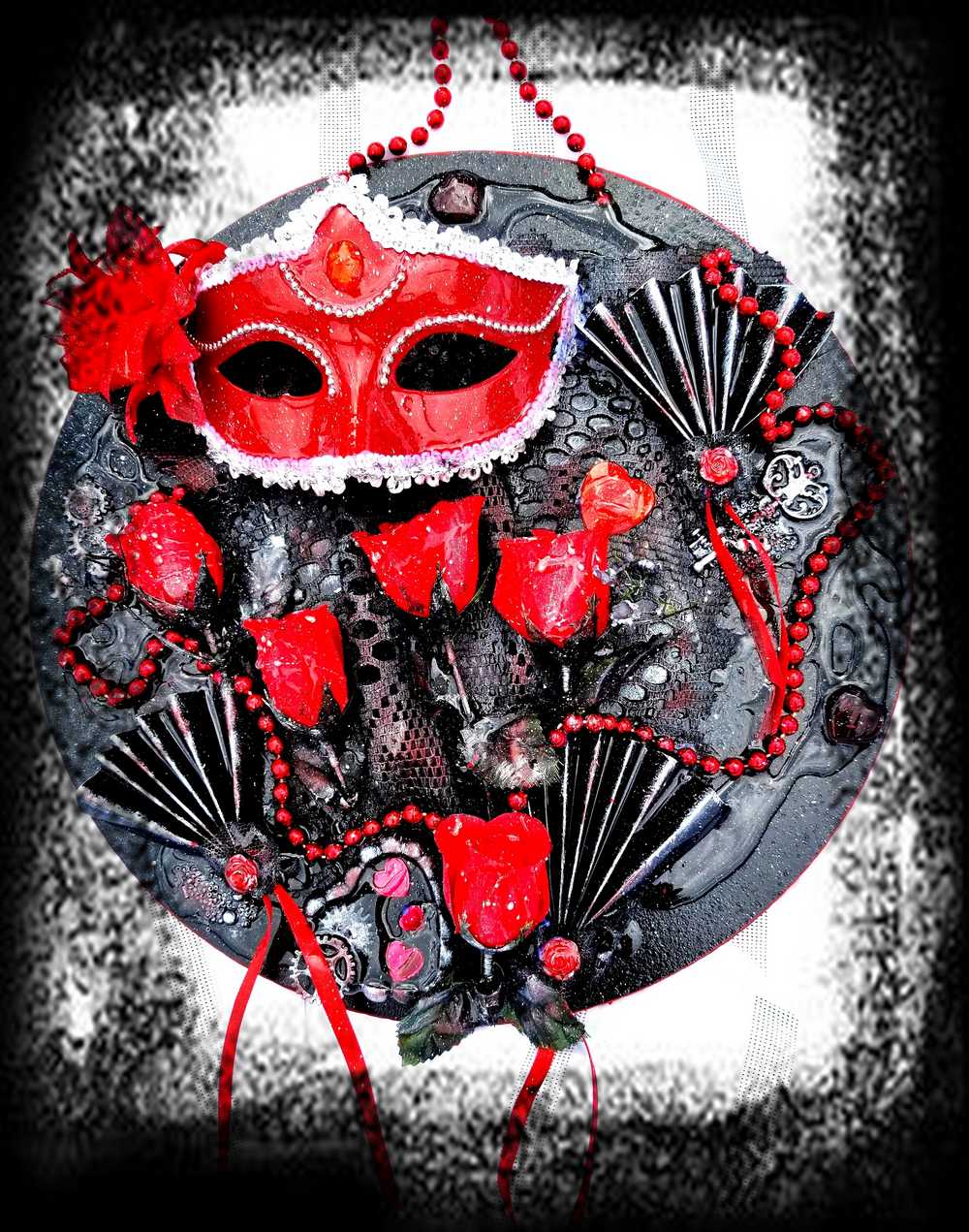 Black Round Wall Plaque with Red Mask, Maskuerade Ball, Phanthom of the Oprea, Masquerade Ball