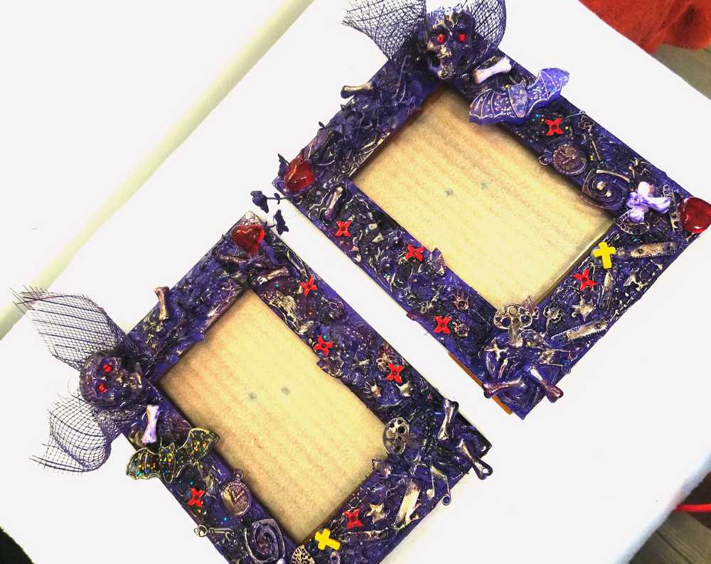 Purple Picture Frames, Holds a 4x6 Picture, Skulls, Bats, Crosses, Bones, Mushrooms & Hearts, Ready For your Favorite Picture, Glass Insert