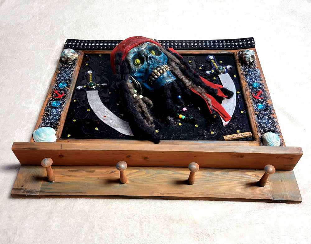 Clothes/Coat Rack with Pirate Skull And Swords