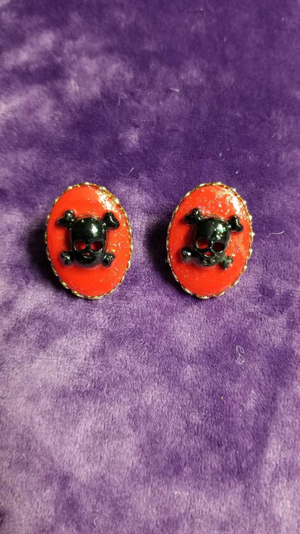 Red Porcelain Pierced Earrings with Black Skull & Bones