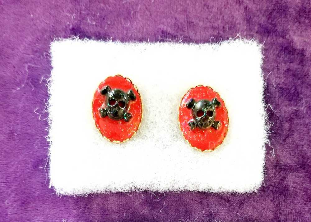 Red Porcelain Pierced Earrings with Black Skull & Bones