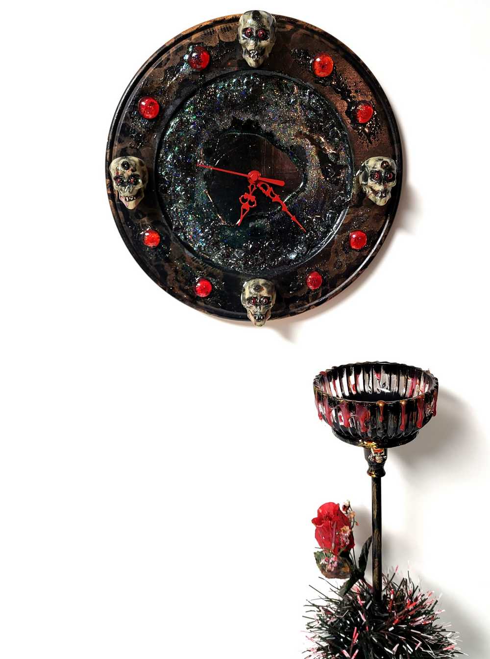 Round 31 cm Black Goth Clock with 4 Skulls and Red Cabochons for Numbers