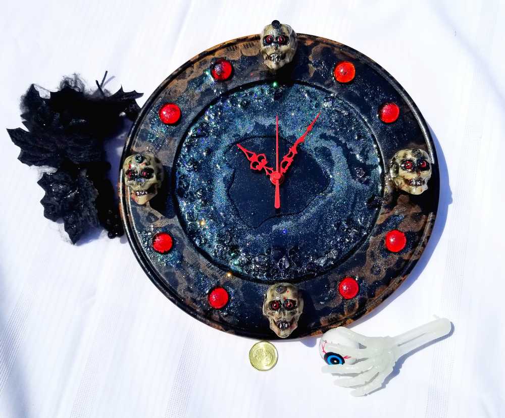 Round 31 cm Black Goth Clock with 4 Skulls and Red Cabochons for Numbers