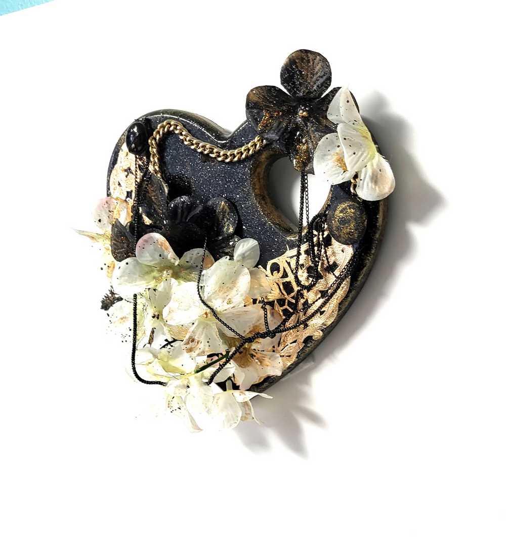 Wooden Heart Wall Plaque, Black and White Flowers, Gold Colored Chains and Paper