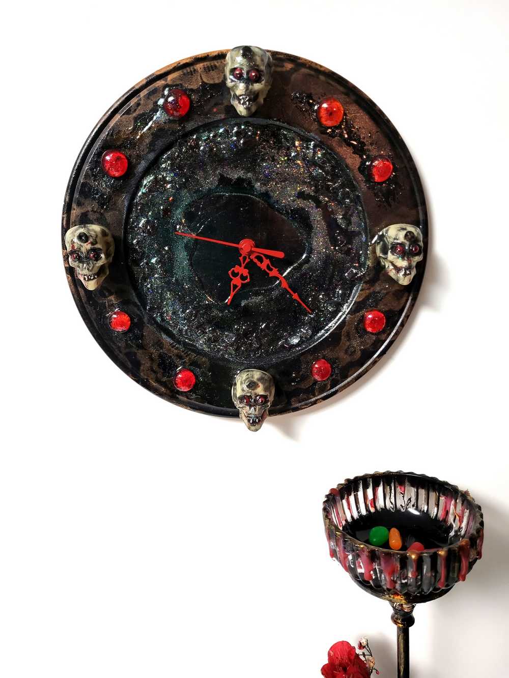 Round 31 cm Black Goth Clock with 4 Skulls and Red Cabochons for Numbers