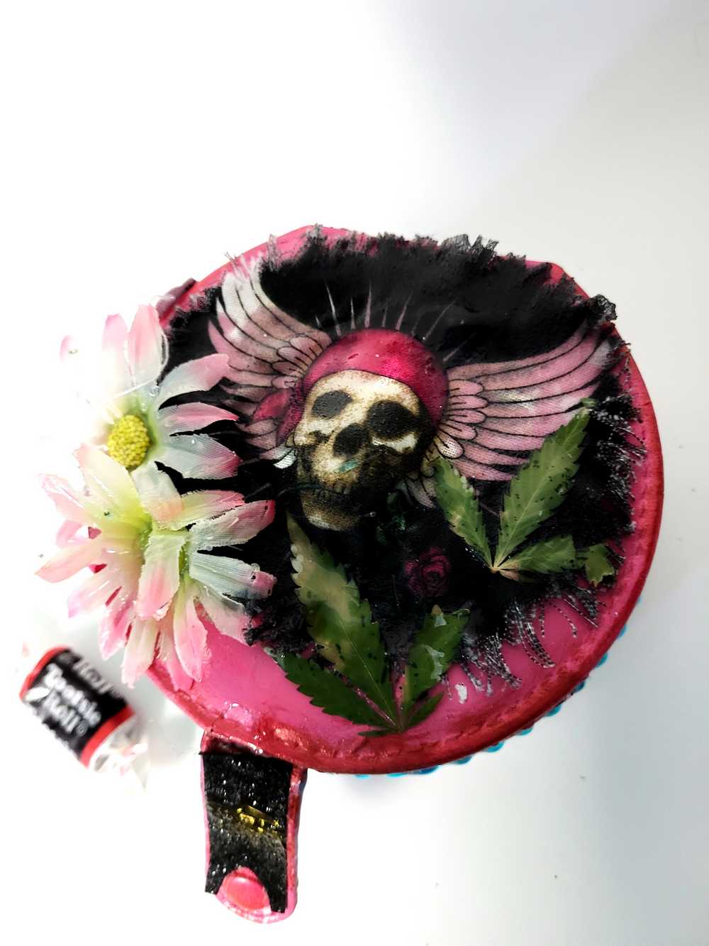 Travel Pink Skull Jewelry Box with a Daisy and Pot Leaves