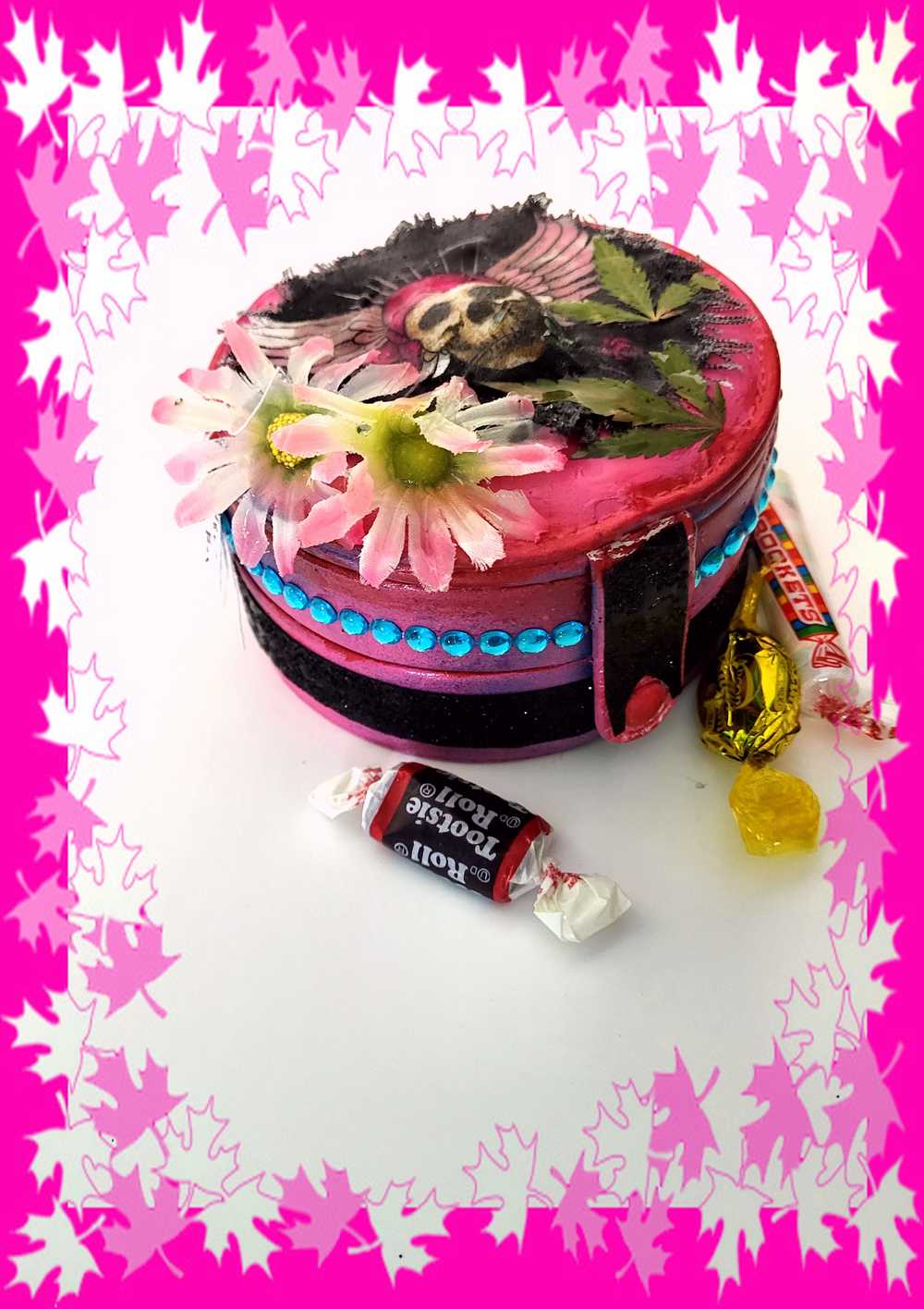 Travel Pink Skull Jewelry Box with a Daisy and Pot Leaves