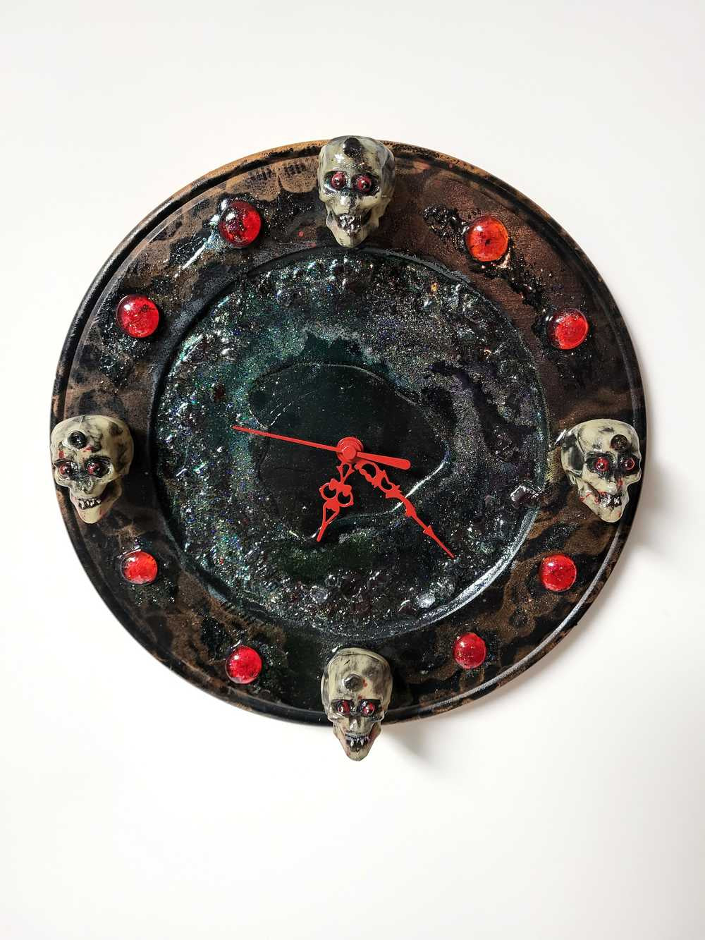 Round 31 cm Black Goth Clock with 4 Skulls and Red Cabochons for Numbers