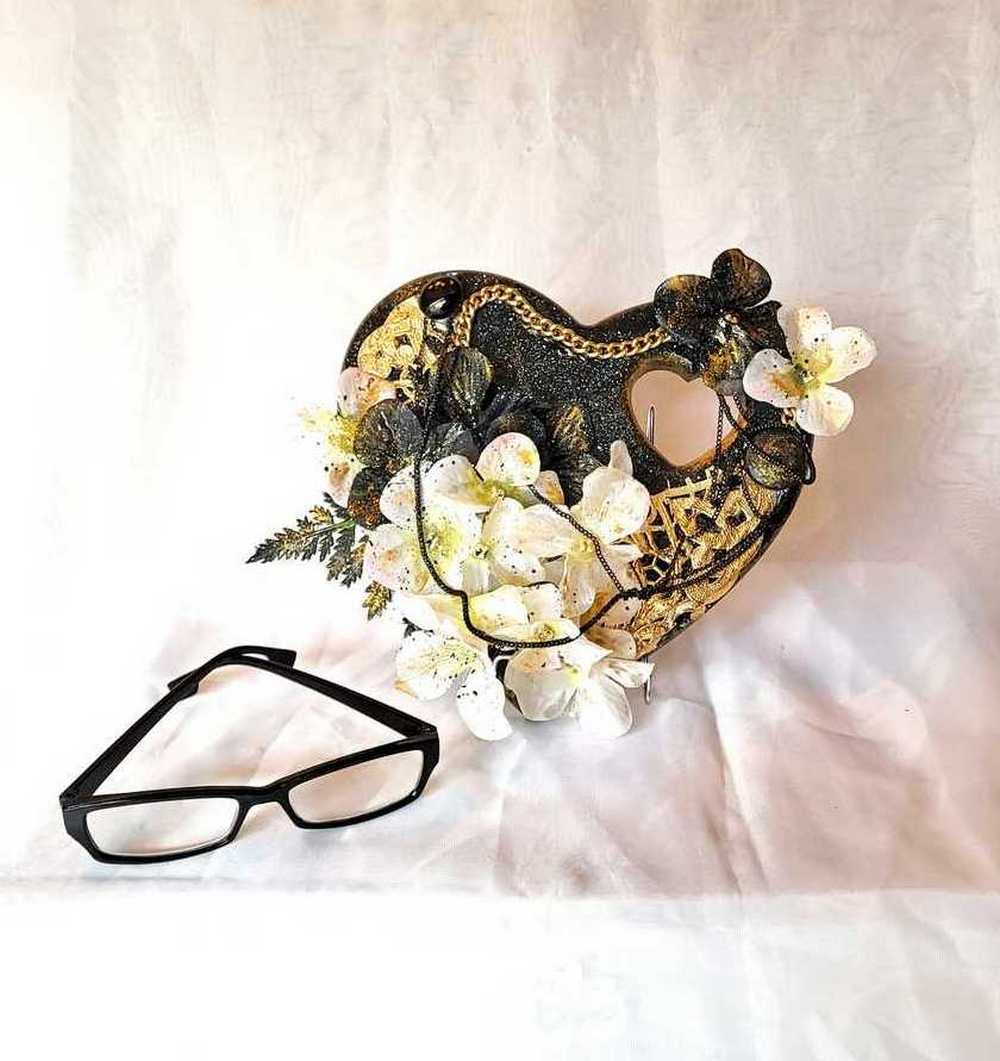 Wooden Heart Wall Plaque, Black and White Flowers, Gold Colored Chains and Paper