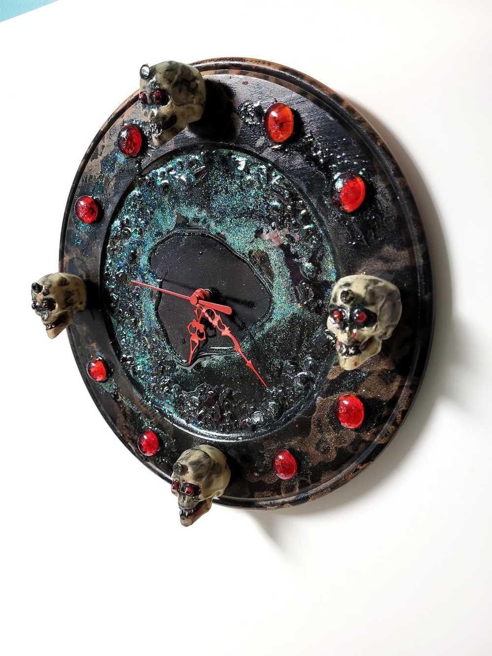 Round 31 cm Black Goth Clock with 4 Skulls and Red Cabochons for Numbers