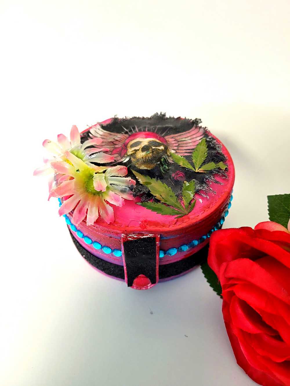 Travel Pink Skull Jewelry Box with a Daisy and Pot Leaves